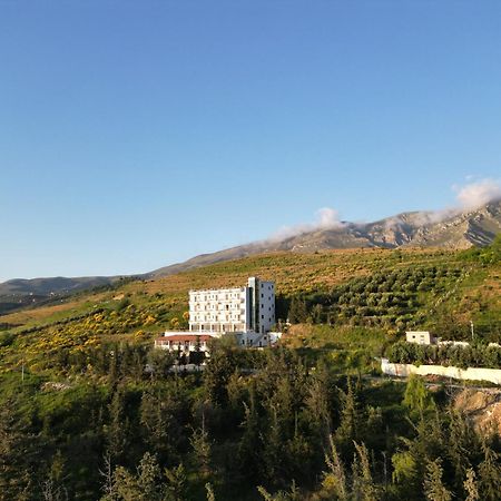 Doko Hotel Radhimë Exterior foto