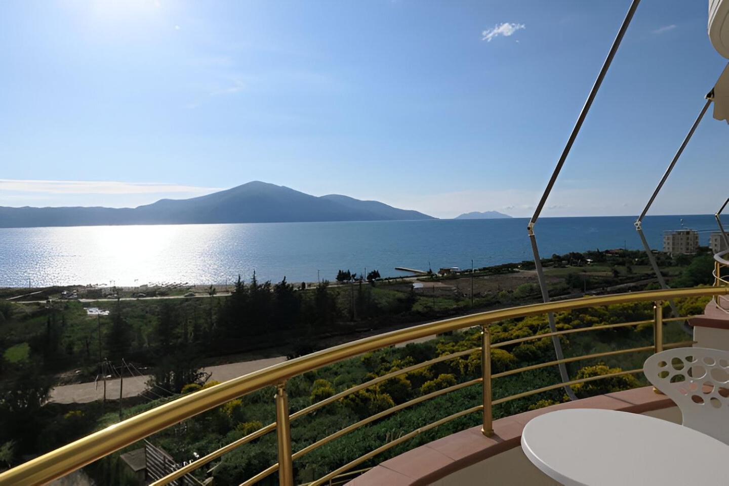 Doko Hotel Radhimë Exterior foto