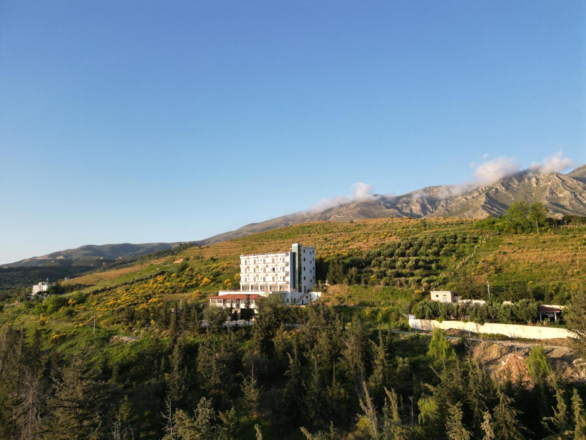 Doko Hotel Radhimë Exterior foto